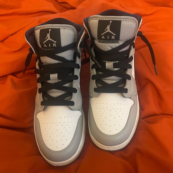 Jordan 1 Mid (GS) Light Smoke Grey - Picture 5 of 10